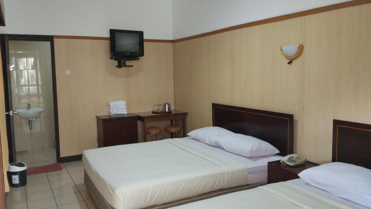 Hotel Jelita Parahyangan Bandung Exterior photo
